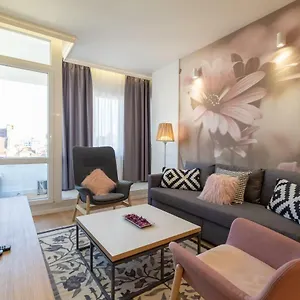 Vitosha Blvd Luxury 2-bedroom, 2-bathroom With Balcony Sofia